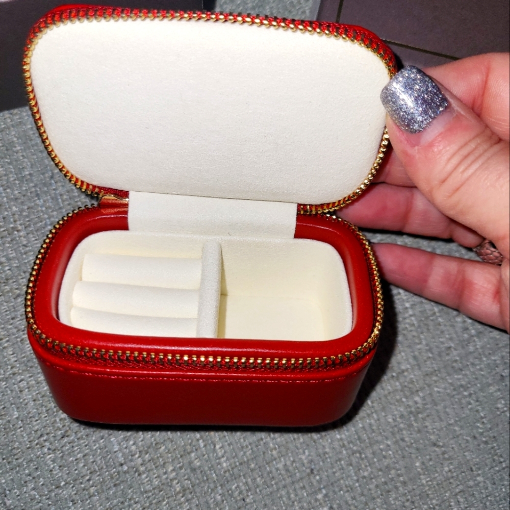 Pamellato compact jewelry case